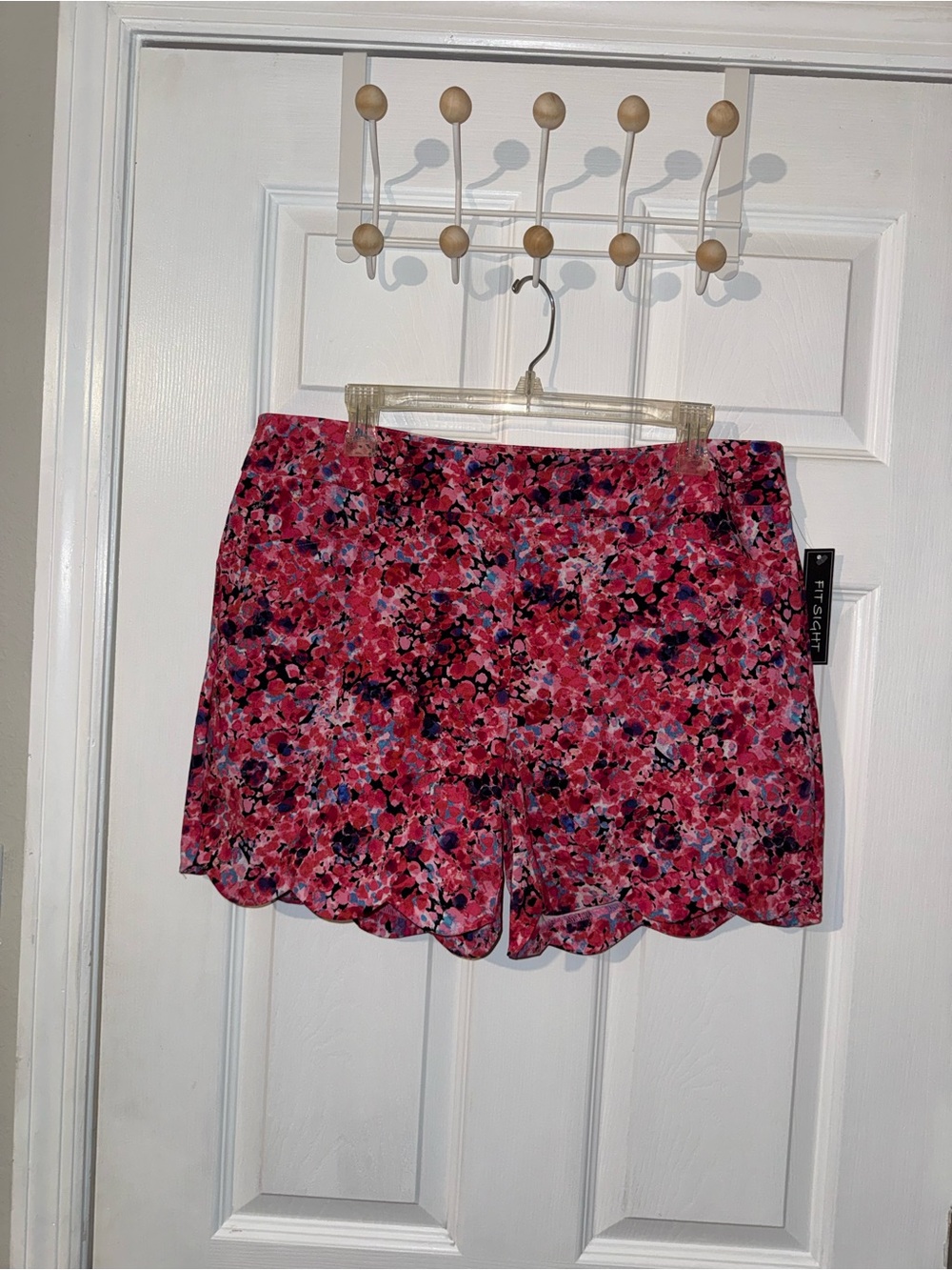 Women’s petite Floral scallop hem shorts pinks NWT PXL